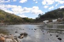 A ponte levada pelas chuvas no caminho para Cobán, na Guatemala